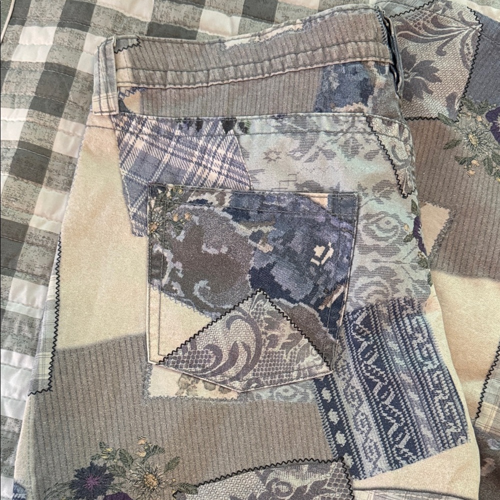 Urban Outfitters BDG Lavender and Light Blue Patchwork Floral Jeans NWT 33 - Picture 5 of 6